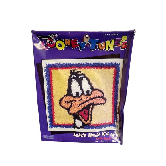 1994 Looney Tunes Daffy Duck Latch Hook Kit 13"x13" Craft Set Acrylic Yarn USA - Picture 1 of 7